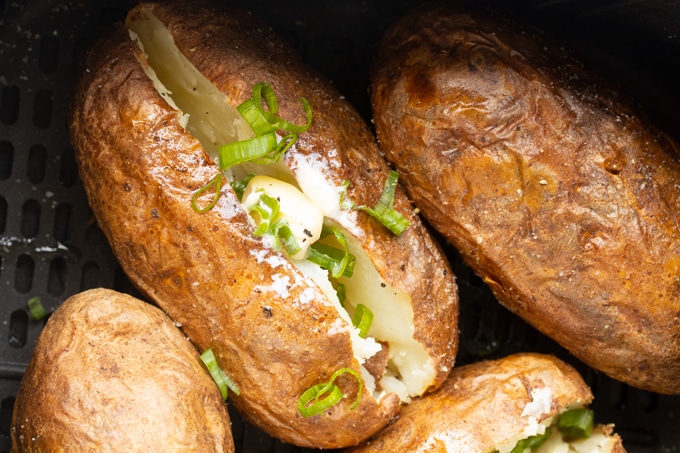 https://www.myforkinglife.com/wp-content/uploads/2019/09/air-fryer-baked-potatoes-7.jpg