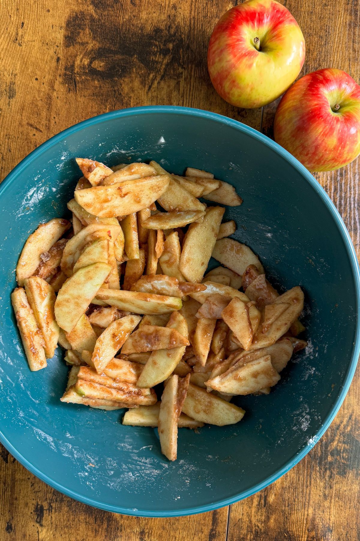 apple slices for the filling in bowl