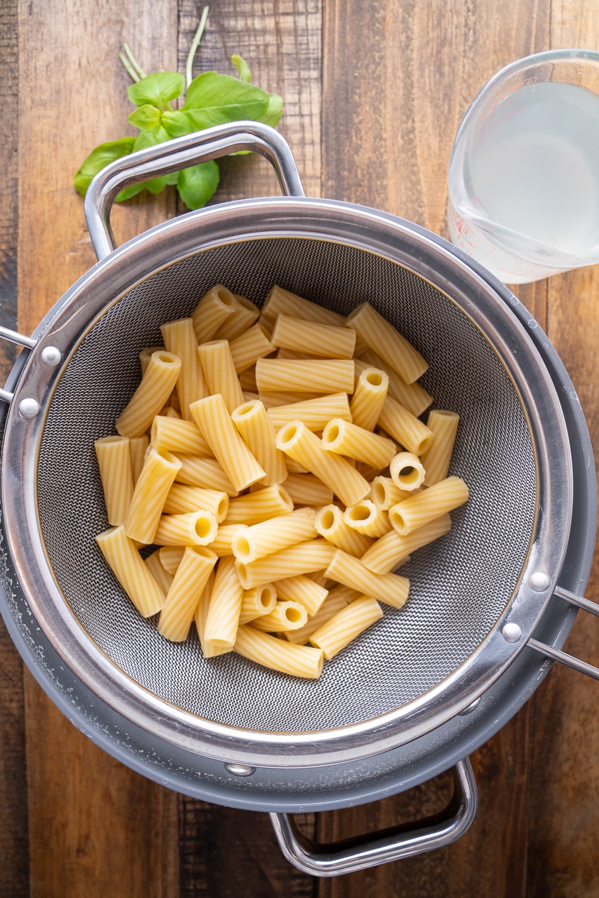 drained pasta with reserved pasta noodles